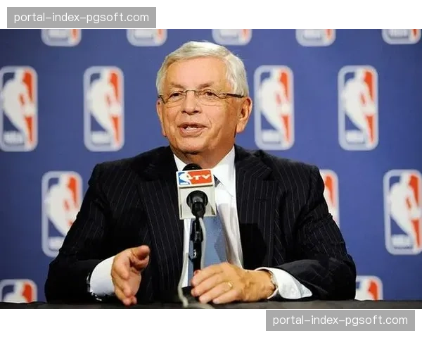 前NBA总裁大卫·斯特恩入选国际篮联（FIBA）名人堂